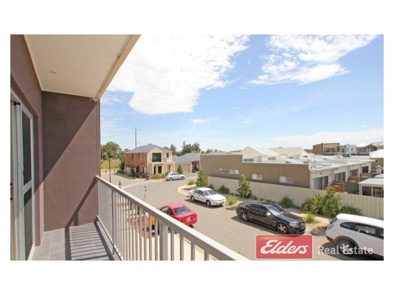 8 Mackenzie Circuit, Mawson Lakes SA 5095