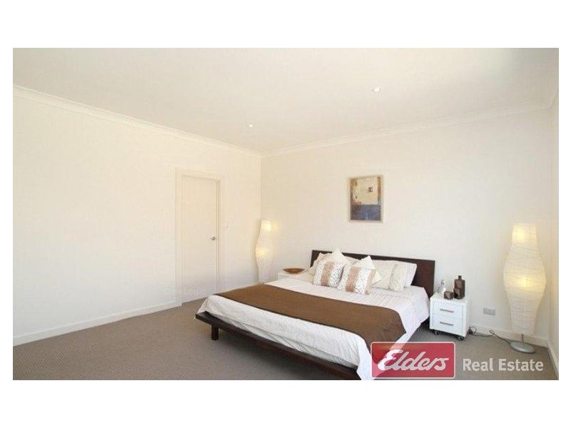 8 Mackenzie Circuit, Mawson Lakes SA 5095