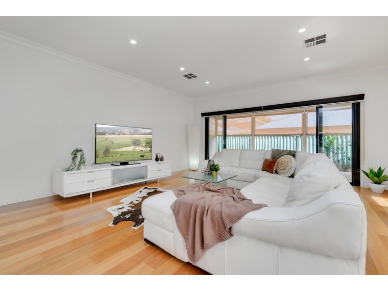 11 Creekview Drive, Mawson Lakes SA 5095