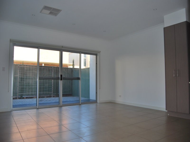 12 Mackenzie Circuit, Mawson Lakes SA 5095