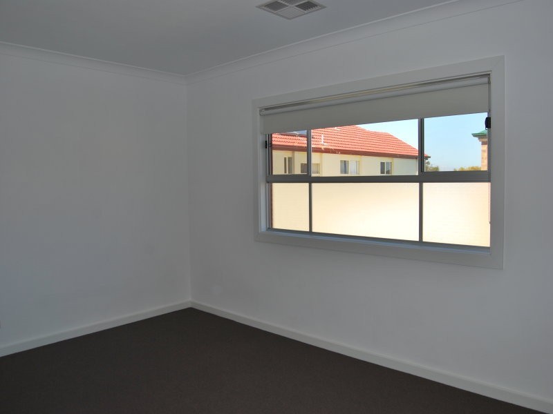 12 Mackenzie Circuit, Mawson Lakes SA 5095