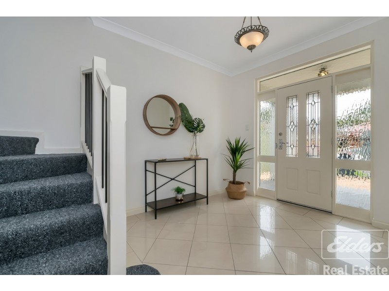 28 Windermere Crescent, Mawson Lakes SA 5095