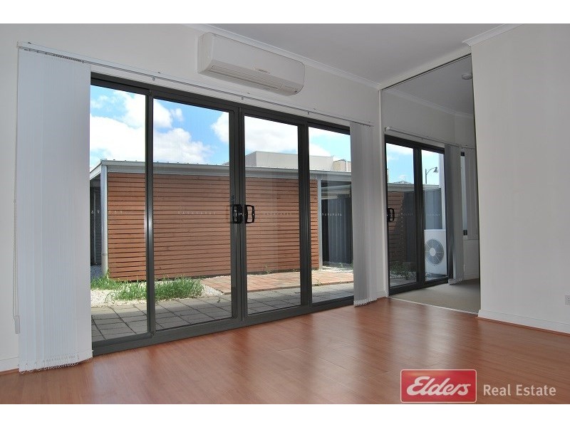 11 Mackenzie Circuit, Mawson Lakes SA 5095