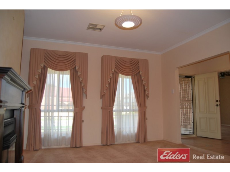 7 Heron Walk, Mawson Lakes SA 5095