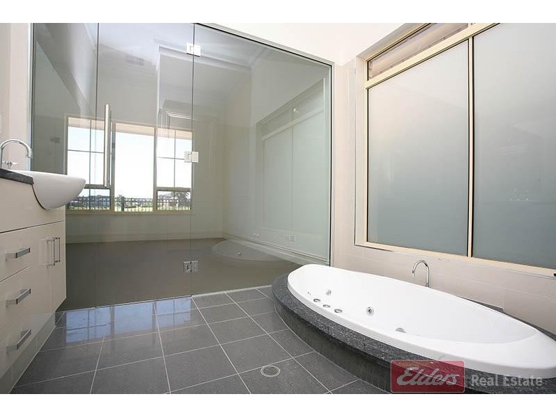 6 Isla Circuit, Mawson Lakes SA 5095