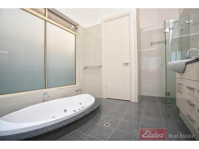 6 Isla Circuit, Mawson Lakes SA 5095