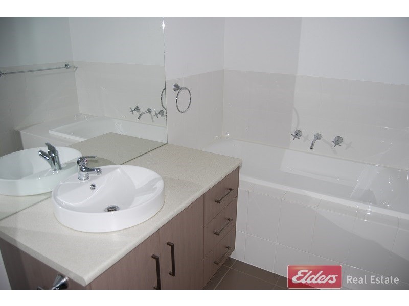 12 Mackenzie Circuit, Mawson Lakes SA 5095