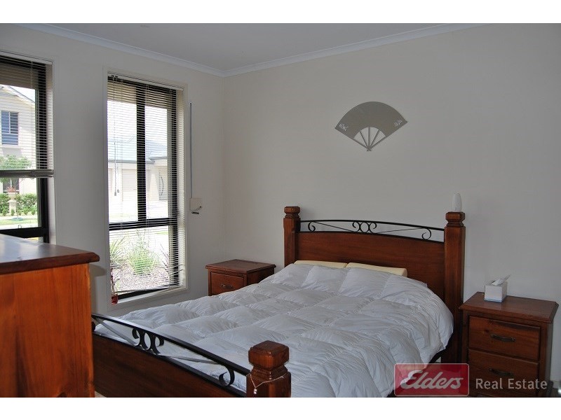 69 Lord Howe Crescent, Mawson Lakes SA 5095
