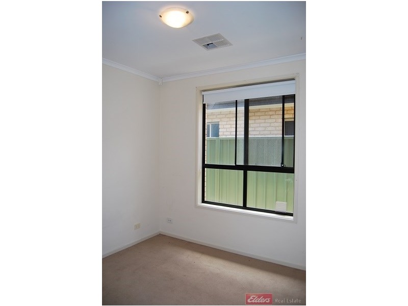 69 Lord Howe Crescent, Mawson Lakes SA 5095