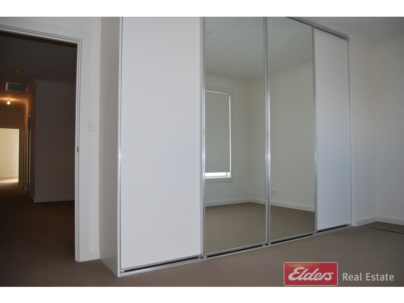 38 Broadwater Crescent, Mawson Lakes SA 5095