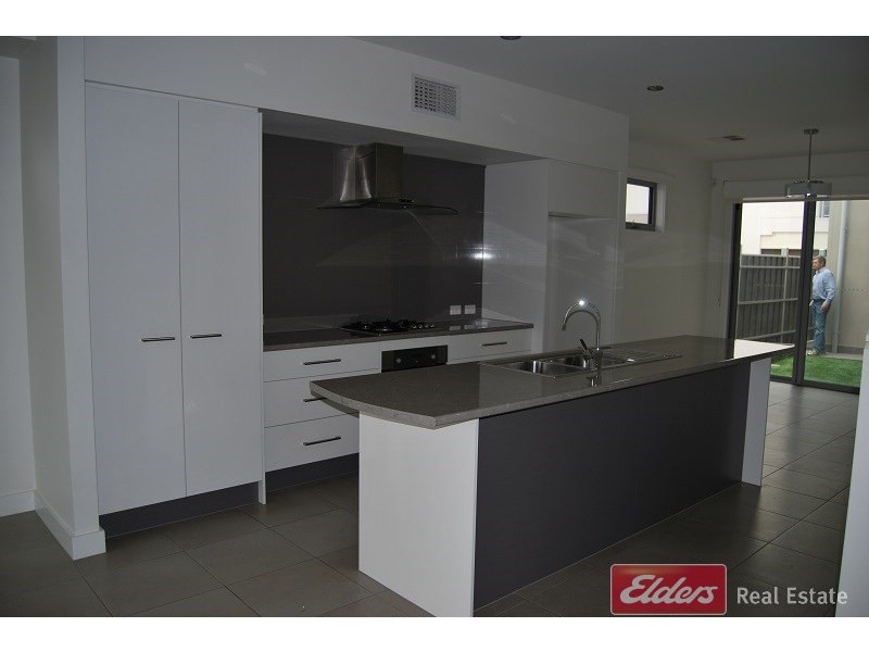 6 Riverside Street, Mawson Lakes SA 5095