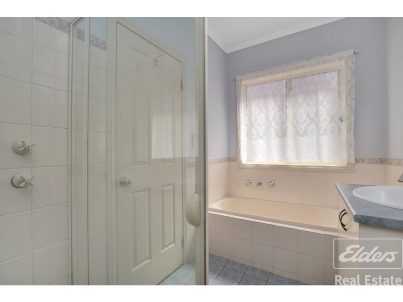 27 Windermere Crescent, Mawson Lakes SA 5095