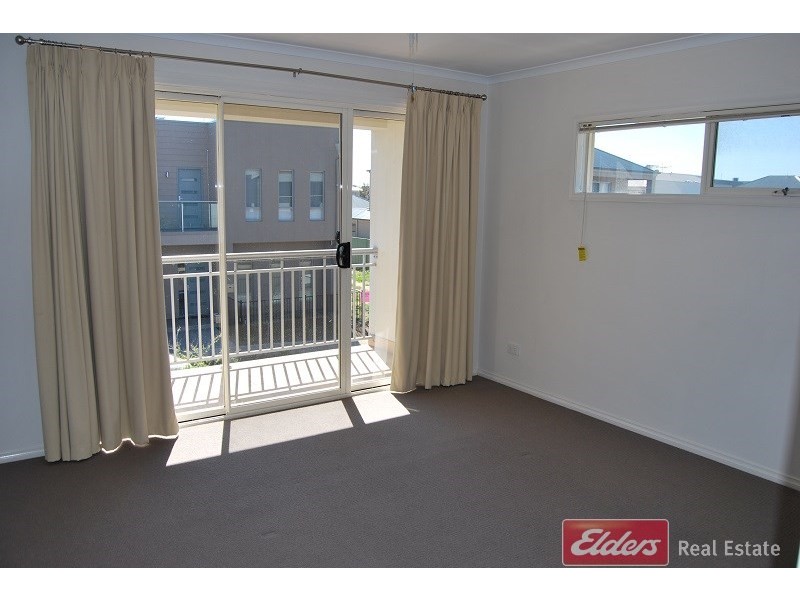 52 Macmillan Avenue, Mawson Lakes SA 5095