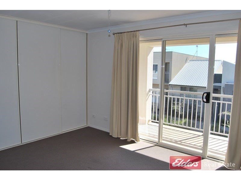 52 Macmillan Avenue, Mawson Lakes SA 5095