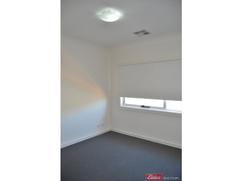 34 Broadwater Crescent, Mawson Lakes SA 5095