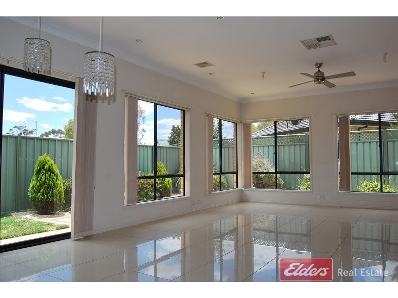 32 Mapleton Circuit, Mawson Lakes SA 5095