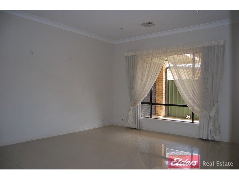 32 Mapleton Circuit, Mawson Lakes SA 5095