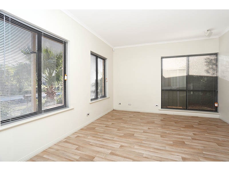 4 Coopers Crescent, Mawson Lakes SA 5095