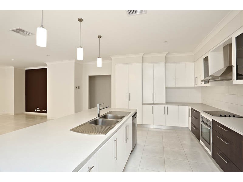 127 Shoalhaven Circuit, Mawson Lakes SA 5095