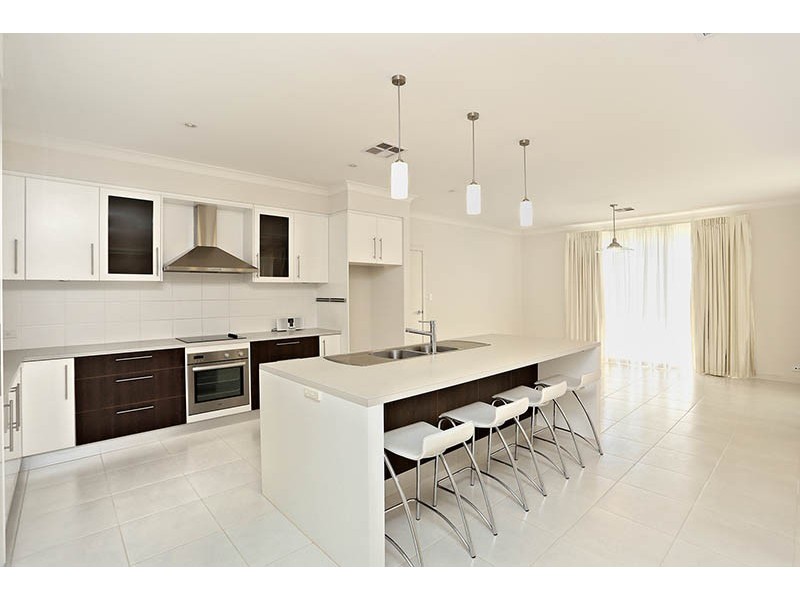 127 Shoalhaven Circuit, Mawson Lakes SA 5095