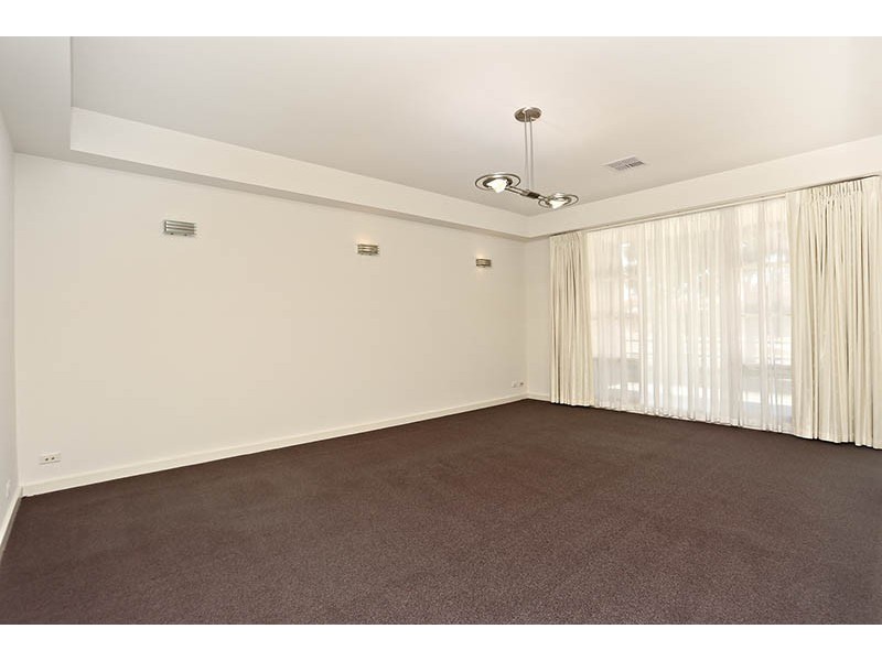 127 Shoalhaven Circuit, Mawson Lakes SA 5095
