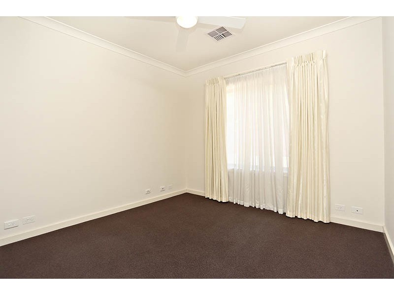 127 Shoalhaven Circuit, Mawson Lakes SA 5095