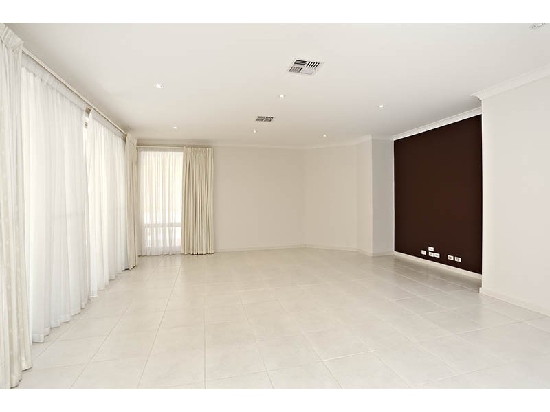 127 Shoalhaven Circuit, Mawson Lakes SA 5095