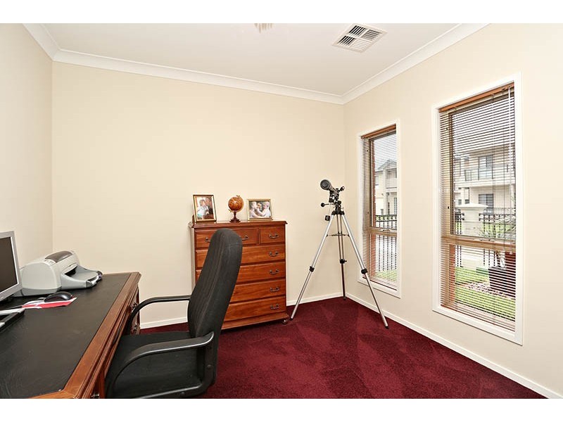 8 Broadwater Crescent, Mawson Lakes SA 5095