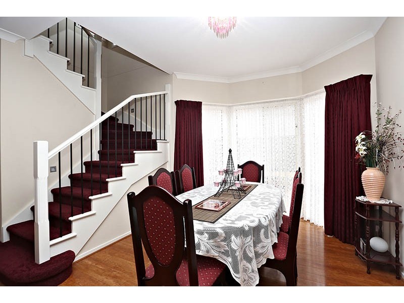 8 Broadwater Crescent, Mawson Lakes SA 5095