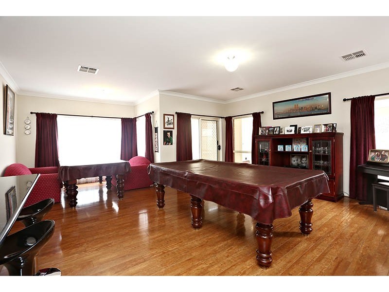 8 Broadwater Crescent, Mawson Lakes SA 5095