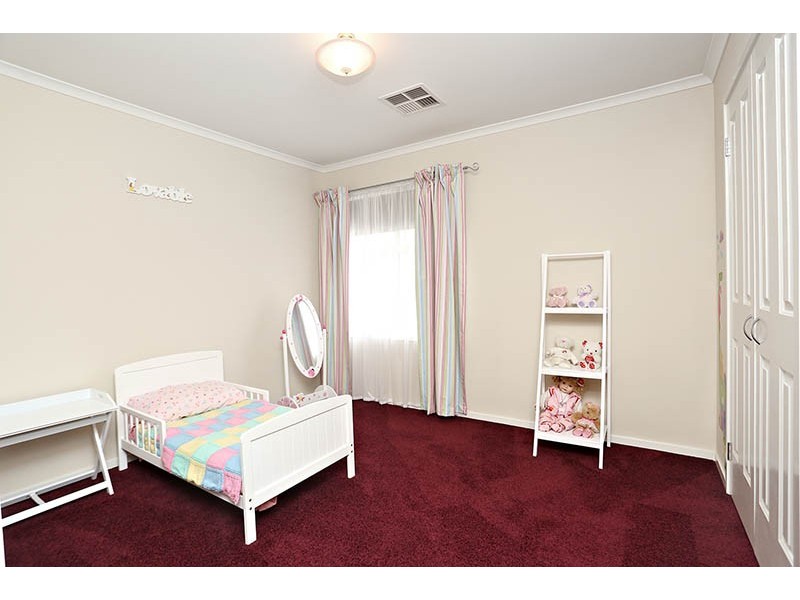 8 Broadwater Crescent, Mawson Lakes SA 5095