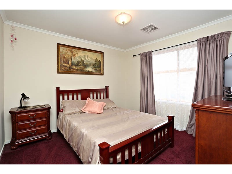 8 Broadwater Crescent, Mawson Lakes SA 5095