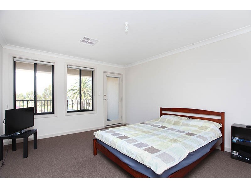 22 Cascades Drive, Mawson Lakes SA 5095