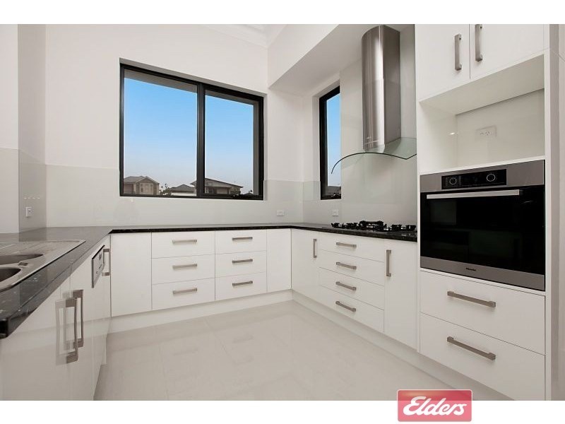 8 Isla Circuit, Mawson Lakes SA 5095