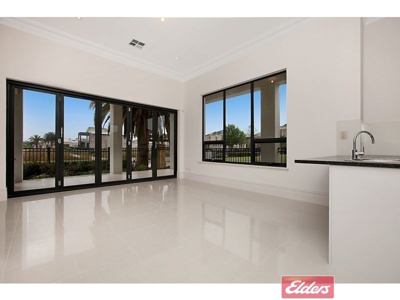 8 Isla Circuit, Mawson Lakes SA 5095