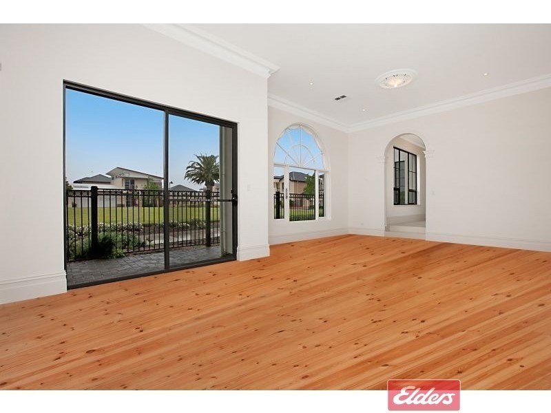 8 Isla Circuit, Mawson Lakes SA 5095