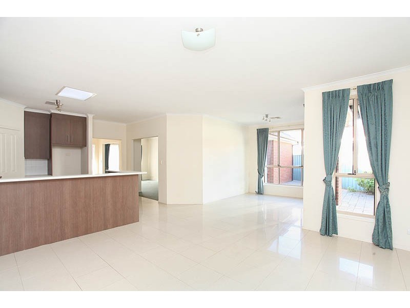 10 Grenada Court, Mawson Lakes SA 5095