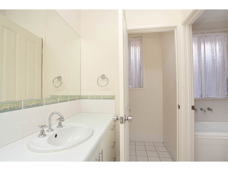 10 Grenada Court, Mawson Lakes SA 5095