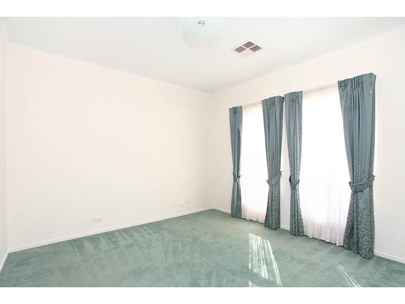 10 Grenada Court, Mawson Lakes SA 5095