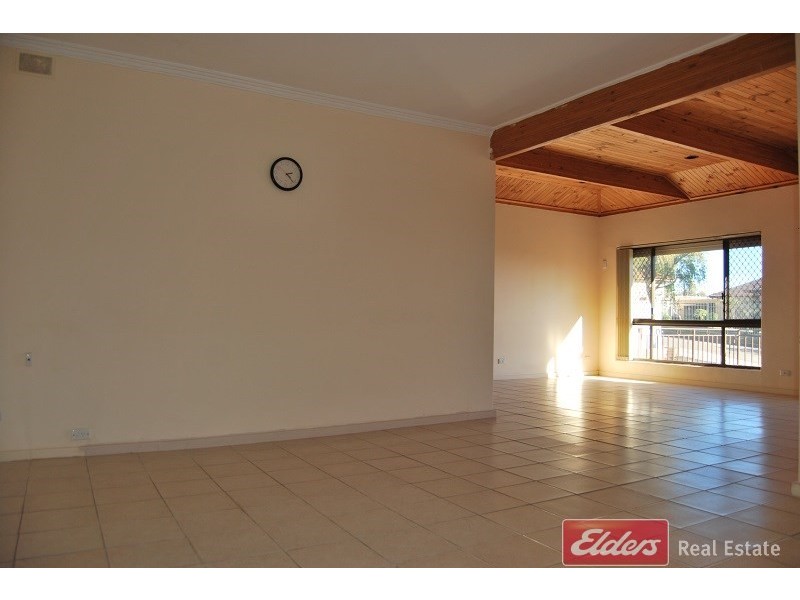 8 Canara Avenue, Para Hills SA 5096