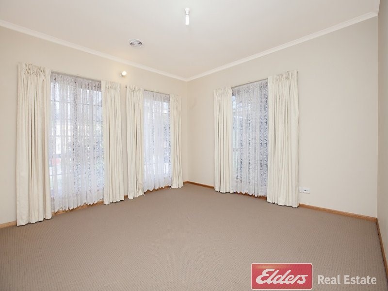 11 Mallard Crescent, Mawson Lakes SA 5095