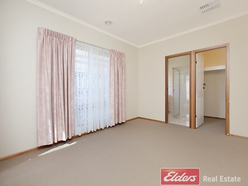 11 Mallard Crescent, Mawson Lakes SA 5095