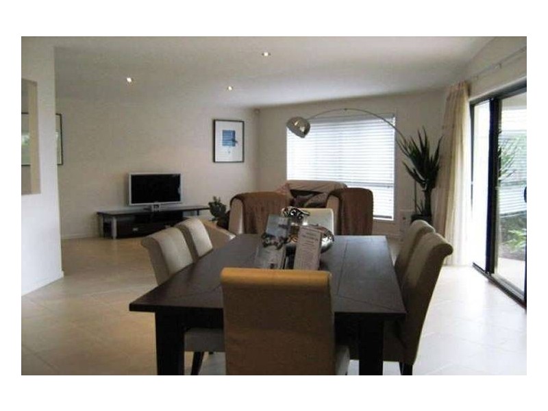 8 Creekside Drive, Sippy Downs QLD 4556