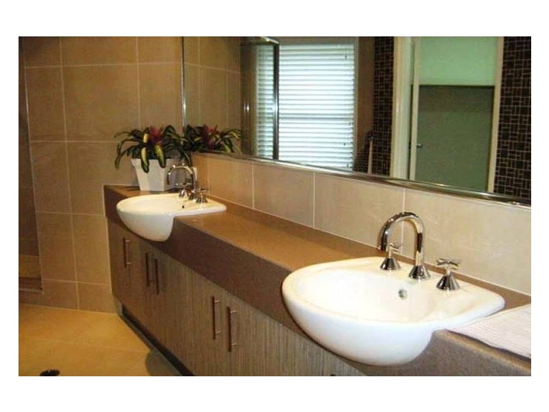 8 Creekside Drive, Sippy Downs QLD 4556