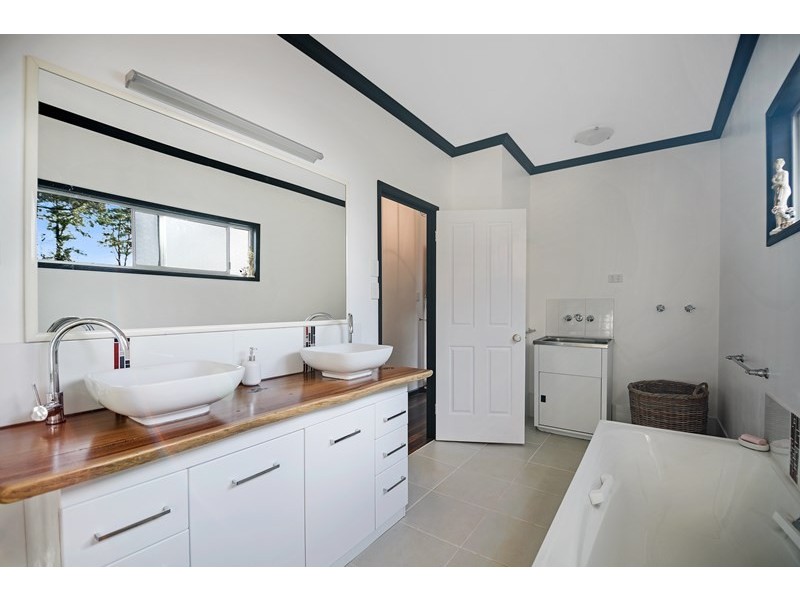 90 Flaxton Drive, Mapleton QLD 4560