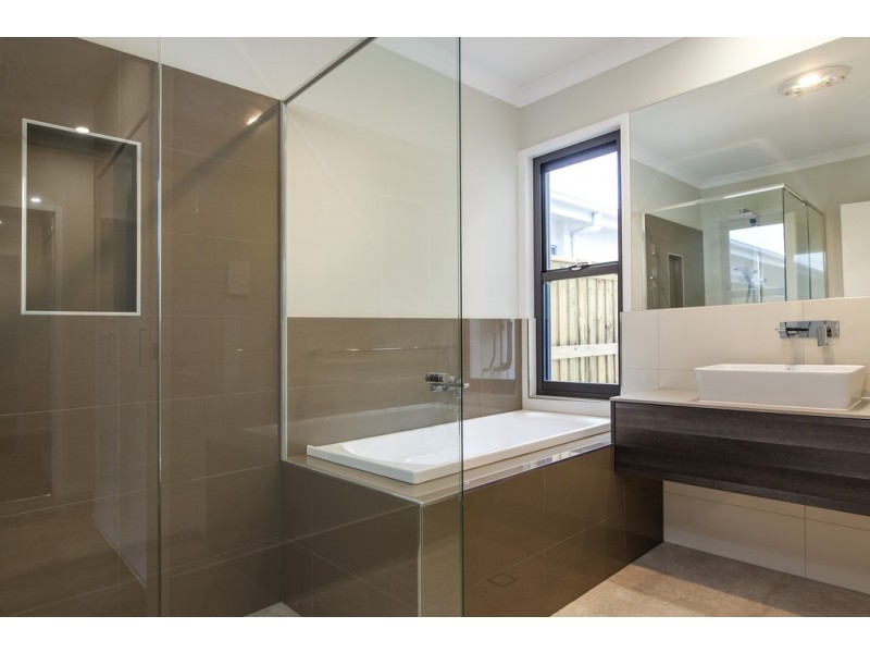 18 Vincent Avenue, Sippy Downs QLD 4556