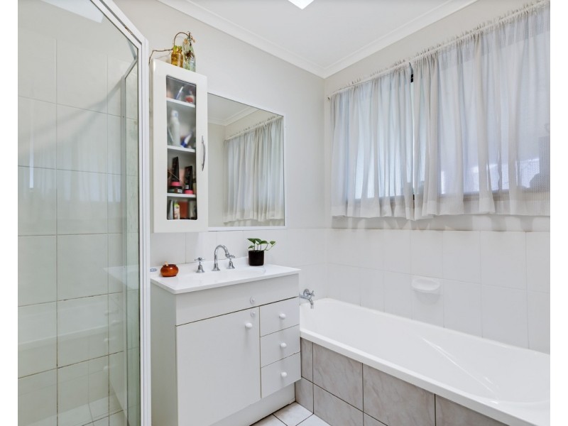 8 Holly Green Crescent, Palmwoods QLD 4555