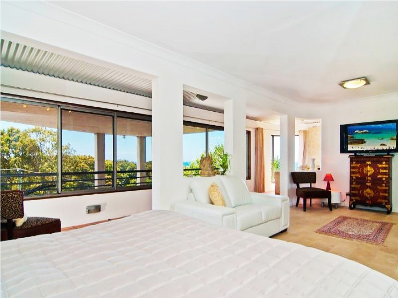 21 Yakola Parade, Alexandra Headland QLD 4572