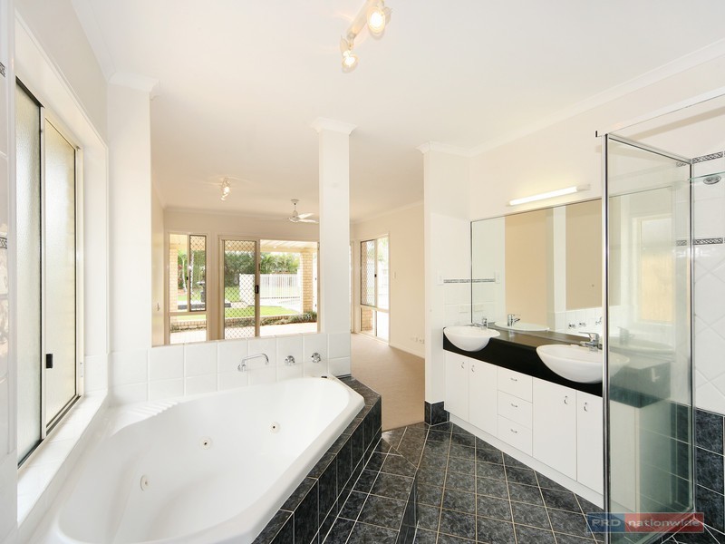 6 Bellflower Road, Sippy Downs QLD 4556