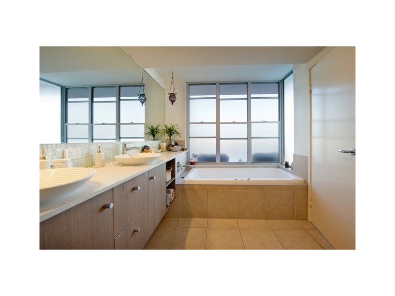 Unit 21/7 Grand Parade, Kawana Island QLD 4575